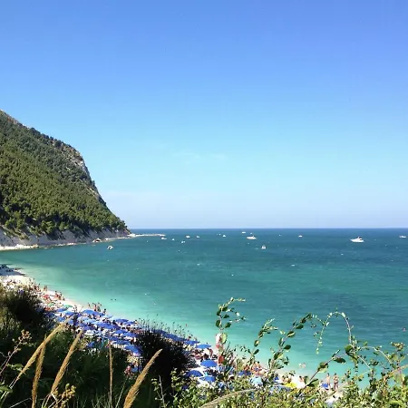 Peaceful Near The * Numana